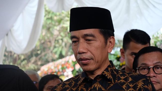 Jokowi: Siapa Pun Presidennya Tak Mungkin Berani Larang Azan