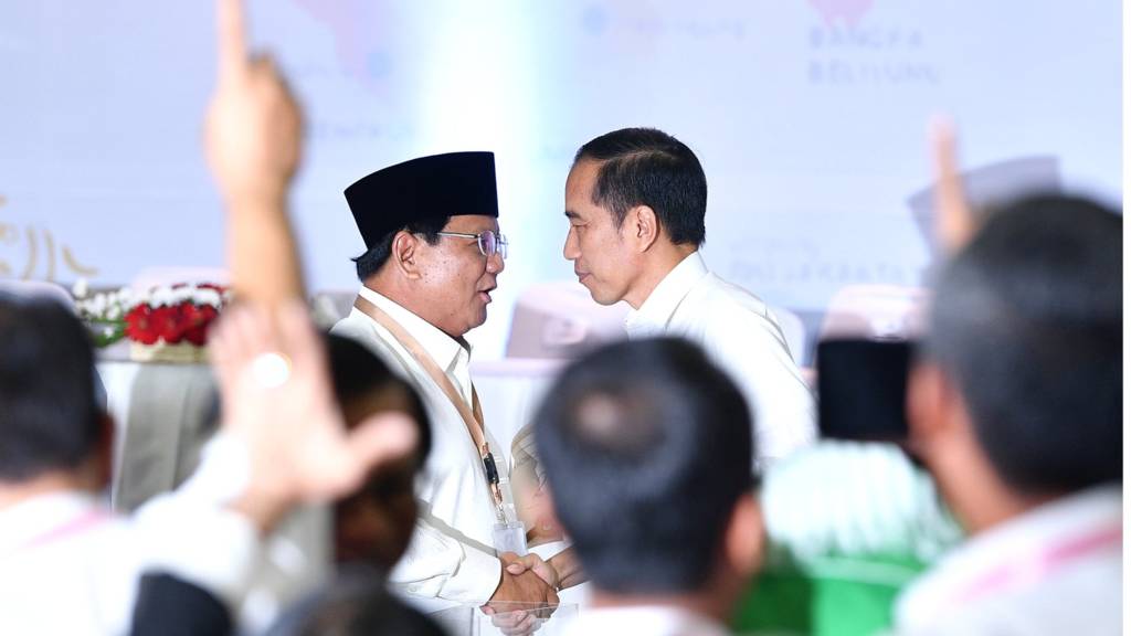 Debat Perdana Jokowi Permasalahkan Kader Partai Gerindra yang Korupsi, Netizen: Aneh
