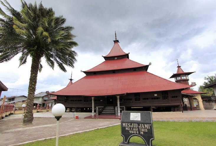 Tak Lupakan Leluhur, Mendagri Malaysia Kunjungi Masjid Jamik Air Tiris