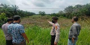 Pantau Karhutla, Personel Polsek Pangkalan Kerinci Sisir Lokasi Rawan Kebakaran
