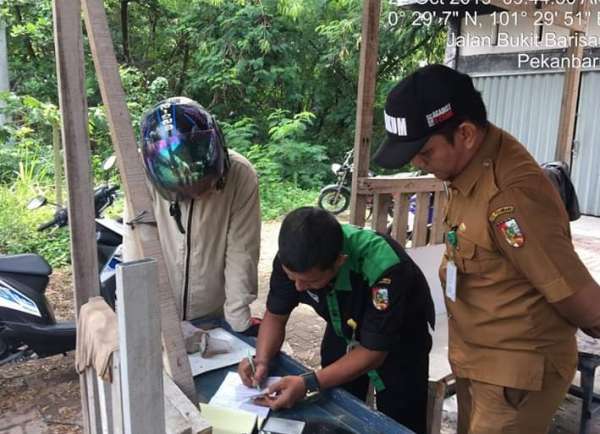 Lima Orang Tertangkap Tangan Buang Sampah Sembarangan