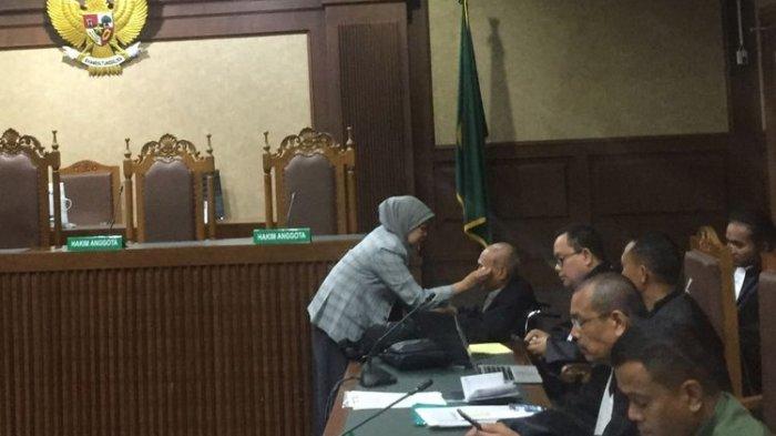 Kivlan Zen Sempat Menangis Saat Sidang Perdana Perkara Kepemilikan Senjata