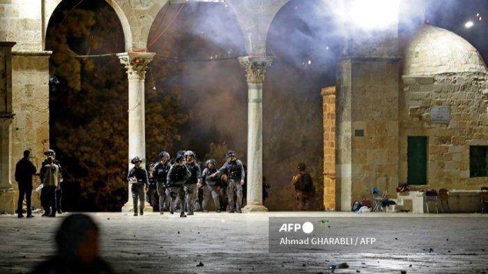 Polisi Israel Serang Warga Palestina Saat Peringatan Malam Lailatul Qadar di Masjid Al-Aqsa