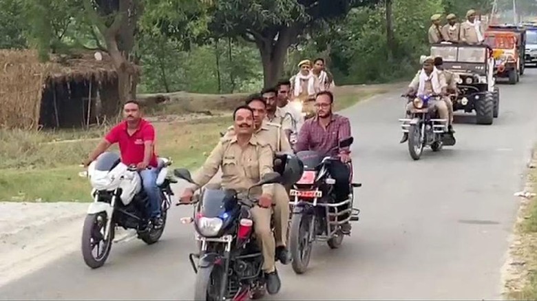 Ditengah Lockdown, Polisi India Malah Konvoi Besar-besaran 