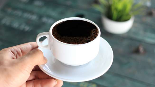 Benarkah Minum Secangkir Kopi Hitam Sehari Efektif Bakar Lemak?