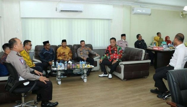Wakil Ketua DPRD Inhil Kunjungi Kapolres Inhil Dihari Bhayangkara Ke-76 