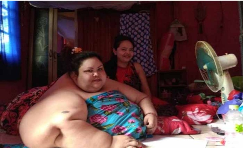 Wanita Gemuk Kalteng Diangkut Dengan Pikap Menuju Rumah Sakit
