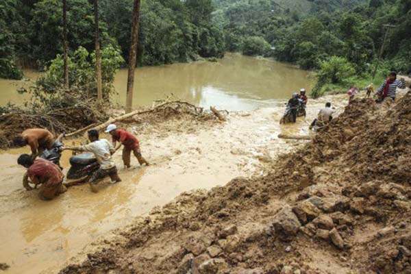 Banjir dan Longsor di Sumbar Tewaskan 2 Orang