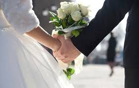 Takut Kena Virus Corona, Pengantin Terpaksa Gelar Pesta Pernikahan Lewat Video 