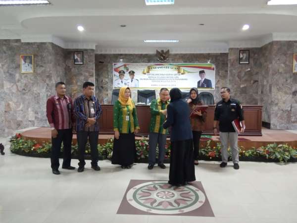 121 ASN Pemko Pekanbaru Terima Satya Lencana Karya Satya