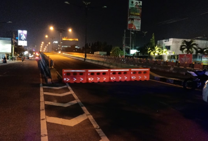 Polisi Tutup Jalan ke Pusat Kota Pekanbaru pada Malam Hari