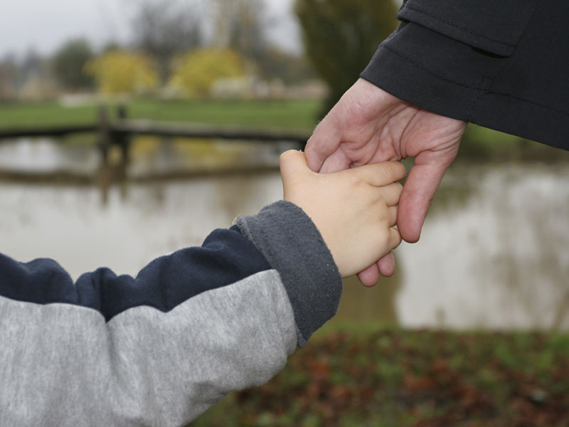 Perkembangan Anak Terhambat Disebabkan Overprotektif Orang Tua