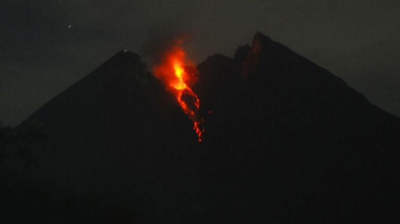 Merapi Keluarkan Lava Pijar, Warga Dihimbau Jauhi Radius 3 Kilometer