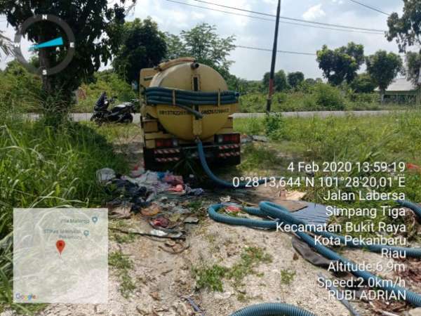 Oknum Pengusaha Buang Limbah Tinja ke Kebun Sawit