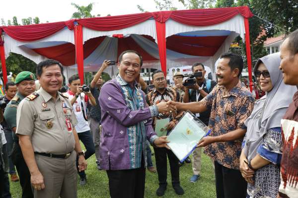 3000 Warga Pekanbaru Terima Sertifikat Program   PTSL