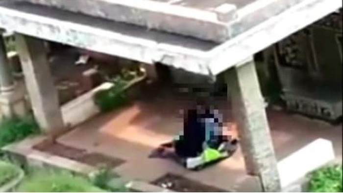 Viral, Pasangan Muda-mudi Hubungan Intim di Atas Pusara Makam