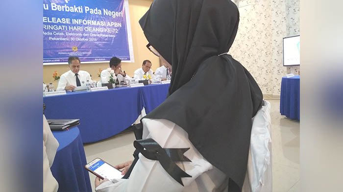 Pegawai Kemenkeu di Riau Kenakan Pita Hitam, Belasungkawa Jatuhnya Lion Air JT 610