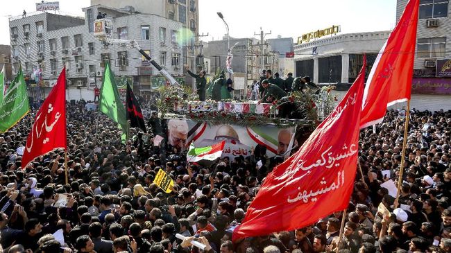 35 Orang Meninggal Terinjak dalam Pemakaman Jenderal Iran