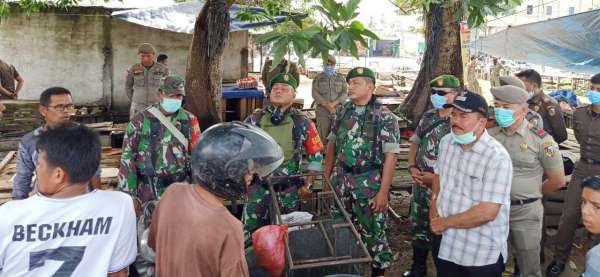 Pasar Kaget Dibubarkan Satpol PP