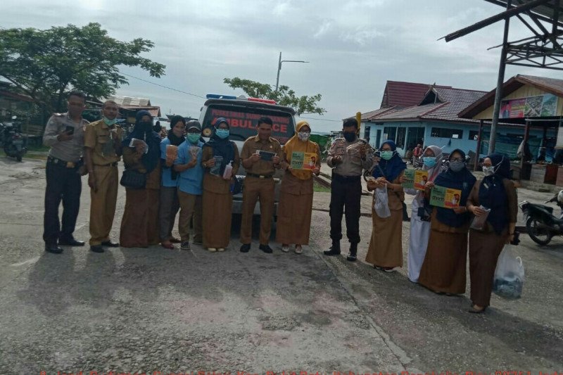 Puskesmas Bukit Batu Bagi-Bagi Masker Ke Masyarakat