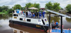 Beri Layanan Kesehatan, Polairud Polda Riau Datangi Rumah Warga Pesisir