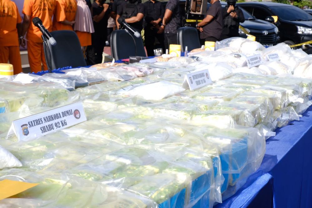 Ringkus 10 Pelaku Narkoba, Polda Riau Sita 100 Kg Sabu Disimpan Dalam Karung 