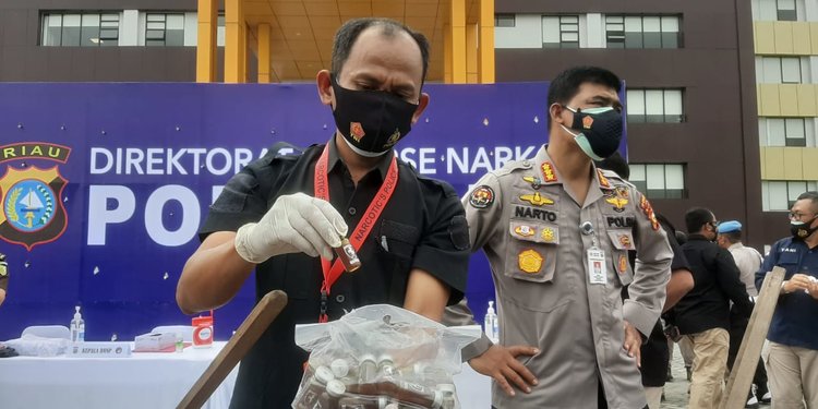 Polisi Gagalkan Peredaran Narkoba Cair di Kampar, 50 Botol Disita