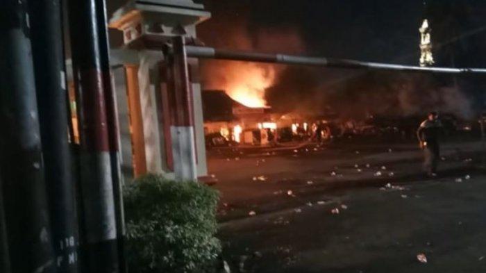 Massa Mengamuk di Polsek Ciracas, Diduga Mencari Pelaku Rekannya