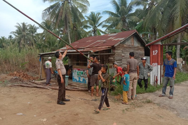 Antisipasi Penyebaran COVID-19, Desa Sialang Panjang Pasang Portal Masuk