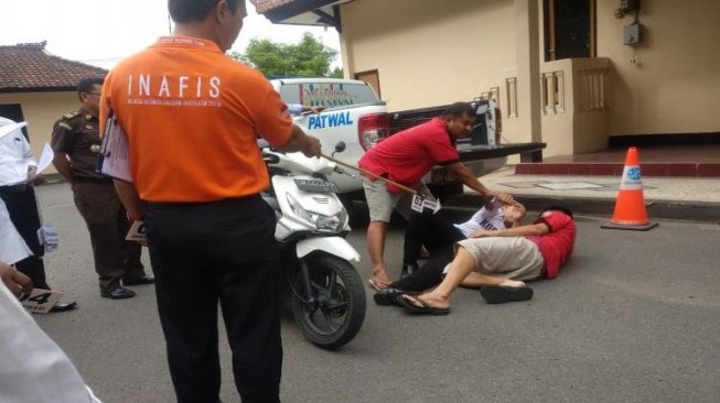Gara-gara Tak Terima Ditilang, Pemotor di NTB Dikeroyok 9 Polisi Hingga Tewas
