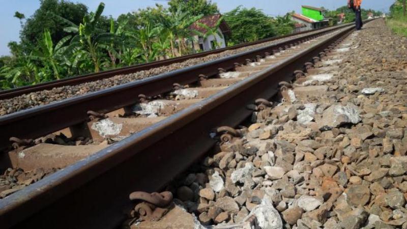 Tragis, Ibu dan 2 Balitanya Tewas Terlindas Kereta Api