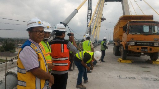 Hari ini Uji Beban, 24 Truk Parkir di Jembatan Siak IV 
