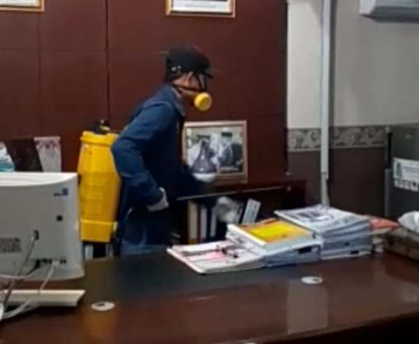 Antisipasi Covid-19, BPKAD Disinfektan Ruang Kerja