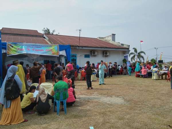Masyarakat Rumbai Nikmati Jala Si Camar dengan Lamak