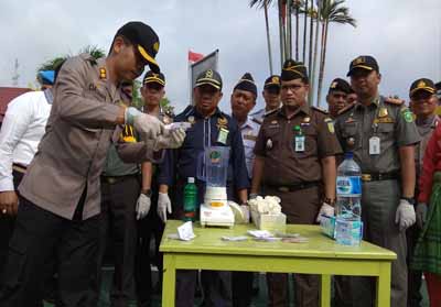 Sabu 61,92 Gram dan Ratusan Botol Miras Dimusnahkan Polres Inhu