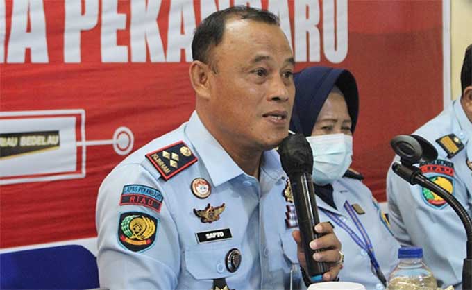 Mampir di Bapas Kelas II, Rusli Zainal Cuma Tanda Tangan Langsung Pulang