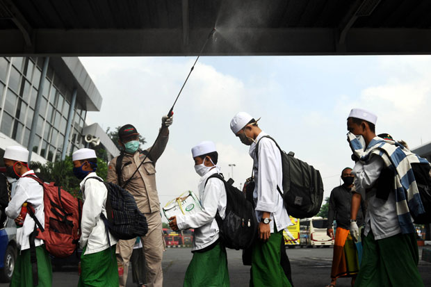 Pemerintah Diminta Biayai Tes Swab Santri Jika Buka Pesantren