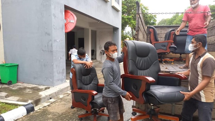 Nunggak Rp 800 Juta, Vendor Tarik Kursi Pimpinan DPRD  Pekanbaru