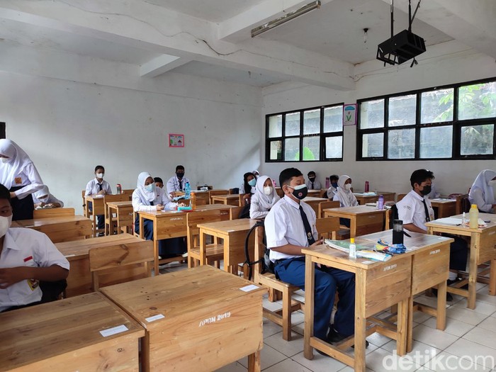 Mulai Januari 2022 Sekolah Wajib Gelar PTM Terbatas 100 Persen