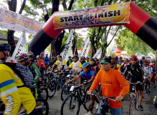 Meriah, 8.000 Peserta ikuti Olahraga Sepeda Nusantara Padang