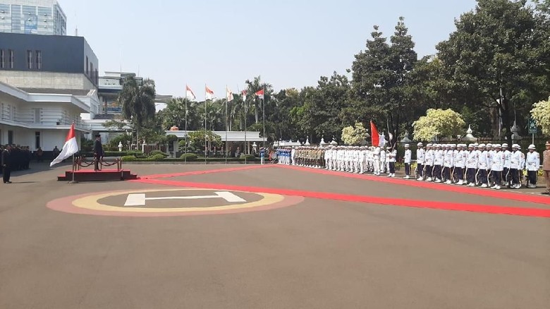 Keluarga dan Sahabat Dampingi Prabowo Saat Sertijab Menhan