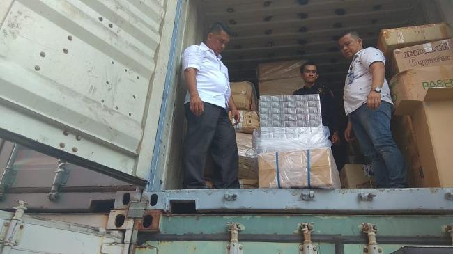 Jhon Romi Sinaga Sidak, Gudang Bea Cukai Terciduk Simpan Ribuan HP dan Rokok Ilegal