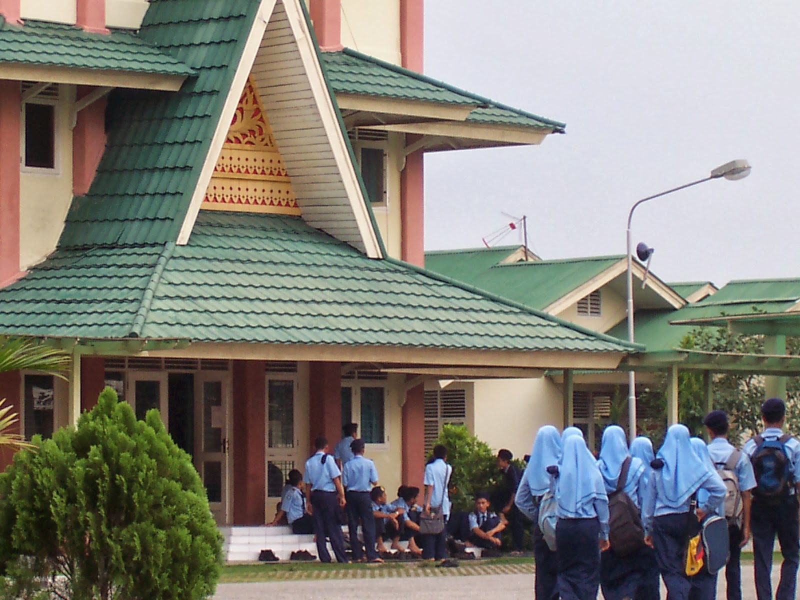 Minim Anggaran, Pemprov  Riau Tiadakan Bantuan Uang Makan Siswa SMA Plus