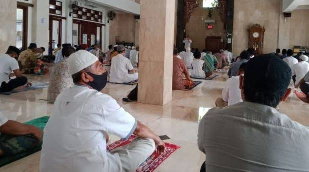 MUI: Warga di Zona Merah Baiknya Jumatan Diganti Salat Zuhur di Rumah