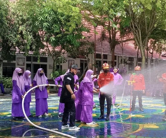 Pelajar SMAN 1 Diberi Edukasi dan Simulasi Penanggulangan Karhutla  