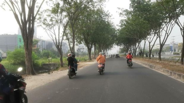 Sempat Berkabut dan Bau Asap, Langit Pekanbaru Cerah Pagi Ini 