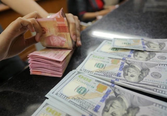 Pagi Ini, Dolar AS masih Melemah di Rp13.657