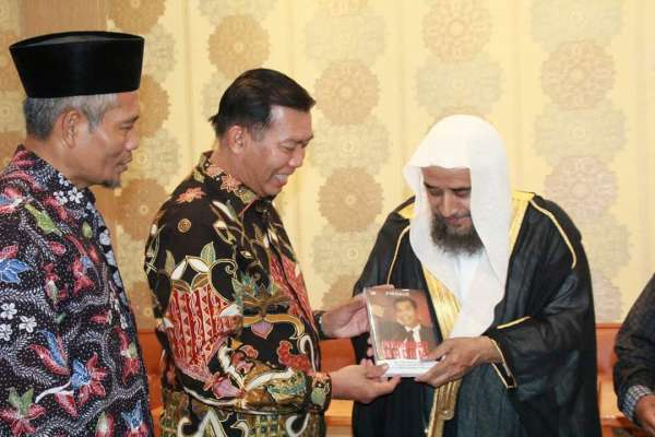 Bertemu Dengan Syeikh Dari Arab, Wako dan Wawako Bahas Bank Waqaf