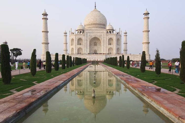 Muslim Hanya Boleh Shalat di Taj Mahal pada Hari Jumat