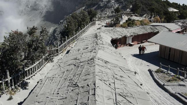 Abu Vulkanik Tangkuban Parahu Tak Ganggu Penerbangan